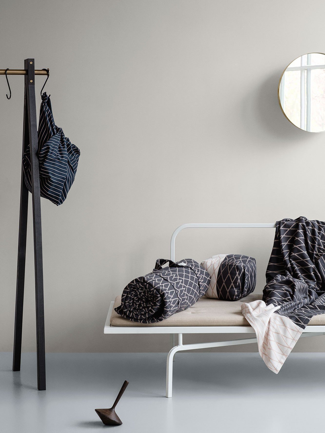 Relax-TheOrganicCompany-LOW_meditation-mat_theorganiccompany_chalkandmoss