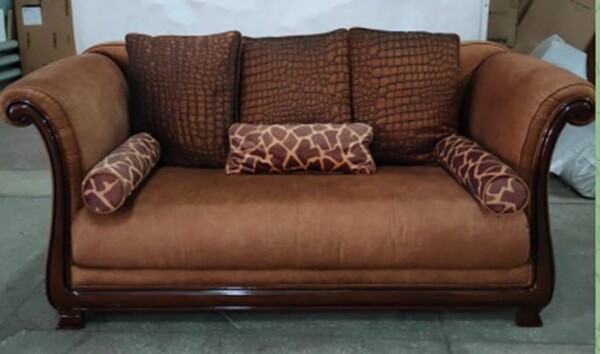 Диван модель lagonda,  дизайну Gucci із тканин Gucci