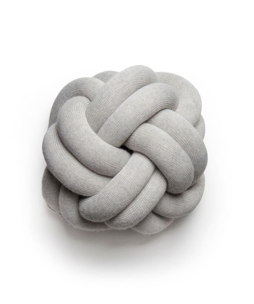 Подушка Design House Stockholm Knot Light grey. Изображение 1