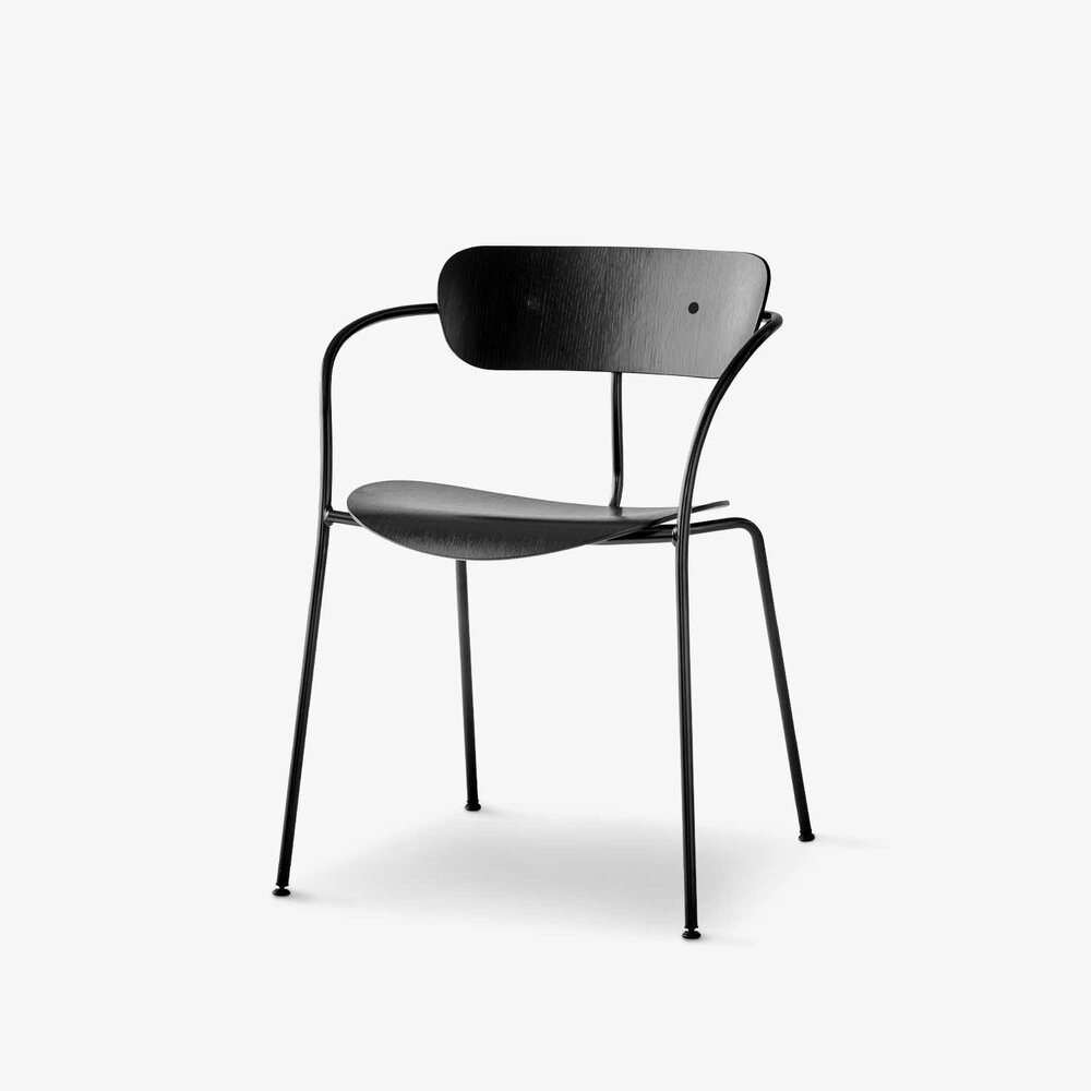 Стілець &Tradition Pavilion Chair AV2 with armrest, black oak, black legs. Изображение 1