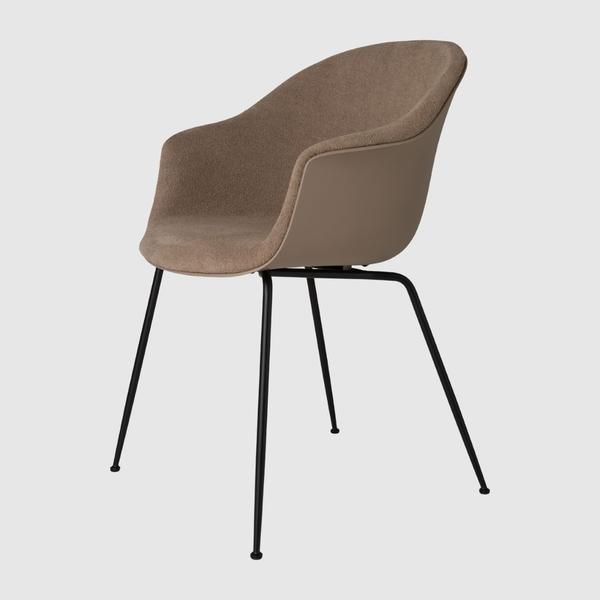 GUBI Bat Chair – Capsule Collection (Front upholstered). Изображение 1